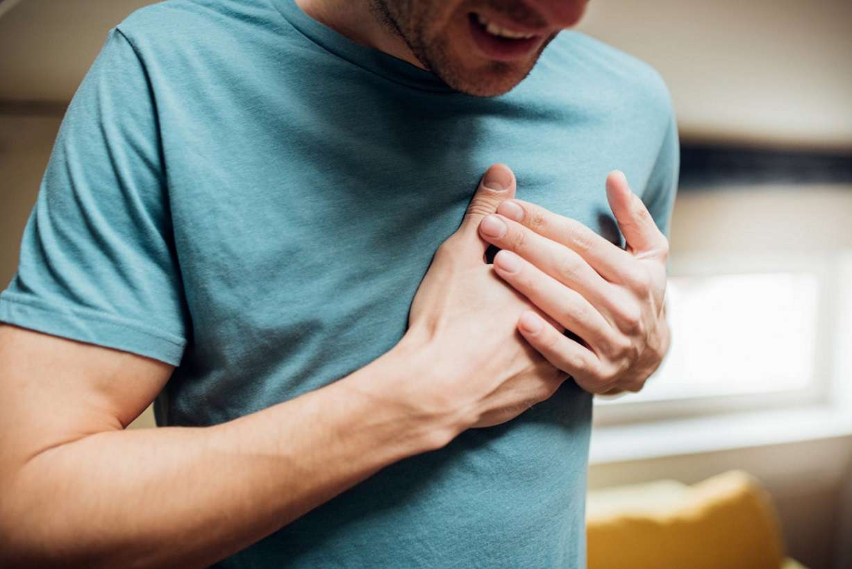 علایم حمله قلبی چیست؟