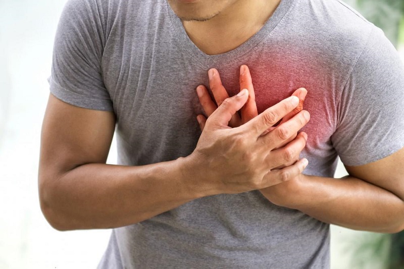 حمله ی قلبی از دلایل درد پشت شانه